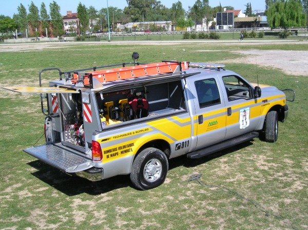 Producto - Unidad Forestal Modelo Quick 600 montada  sobre Ford F-100 4x4 Cabina doble