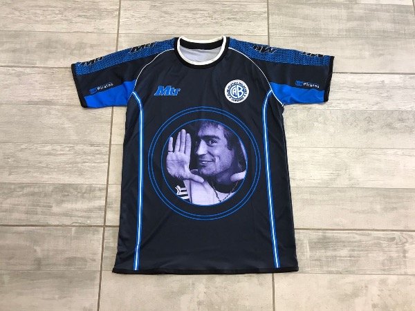 Camiseta retro de belgrano alternativa