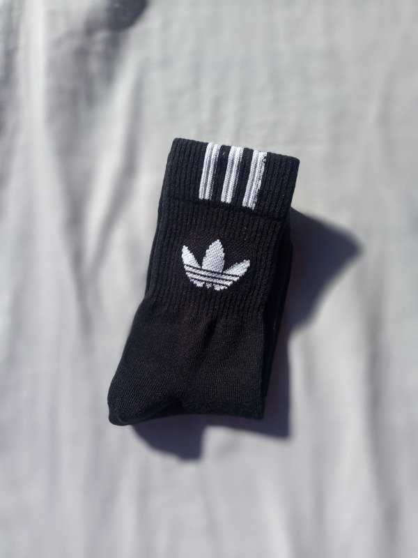 Producto - Media Adidas negra vertical