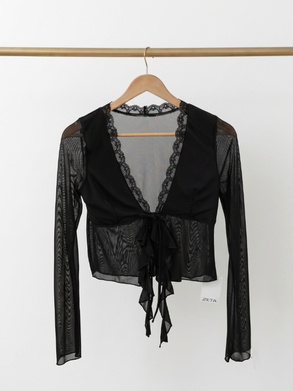 Producto - Top con lazo y encaje