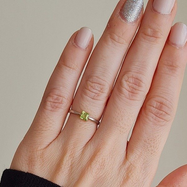 Producto - Anillo solitario verde lima