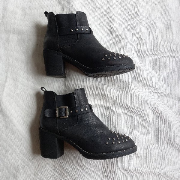 Producto - Botas negras con tachas (T. 38)