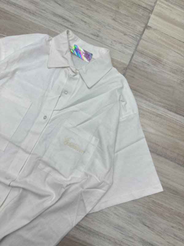 Producto - Camisa Boxy Fit ESSENCE Crudo - 1