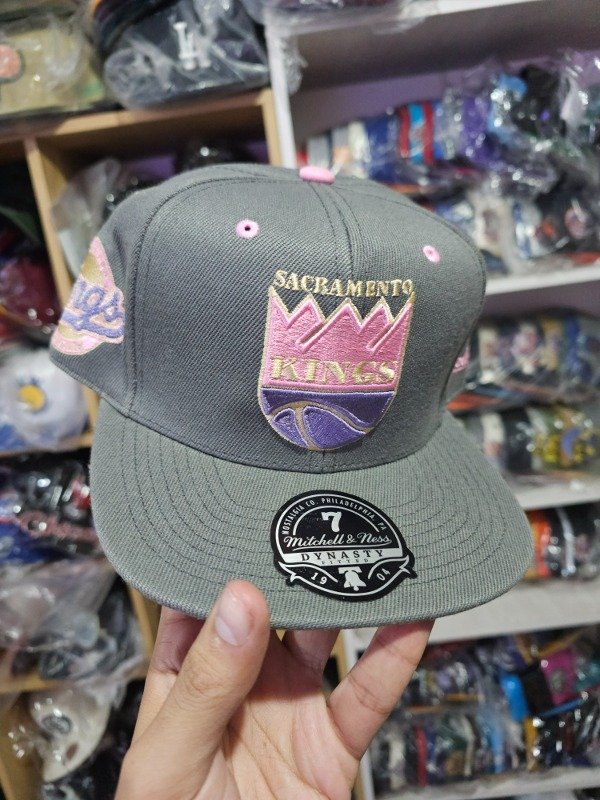 Producto - Sacramento Kings 30 Years NBA Mitchell And Ness Talle 7 (55-56cm)