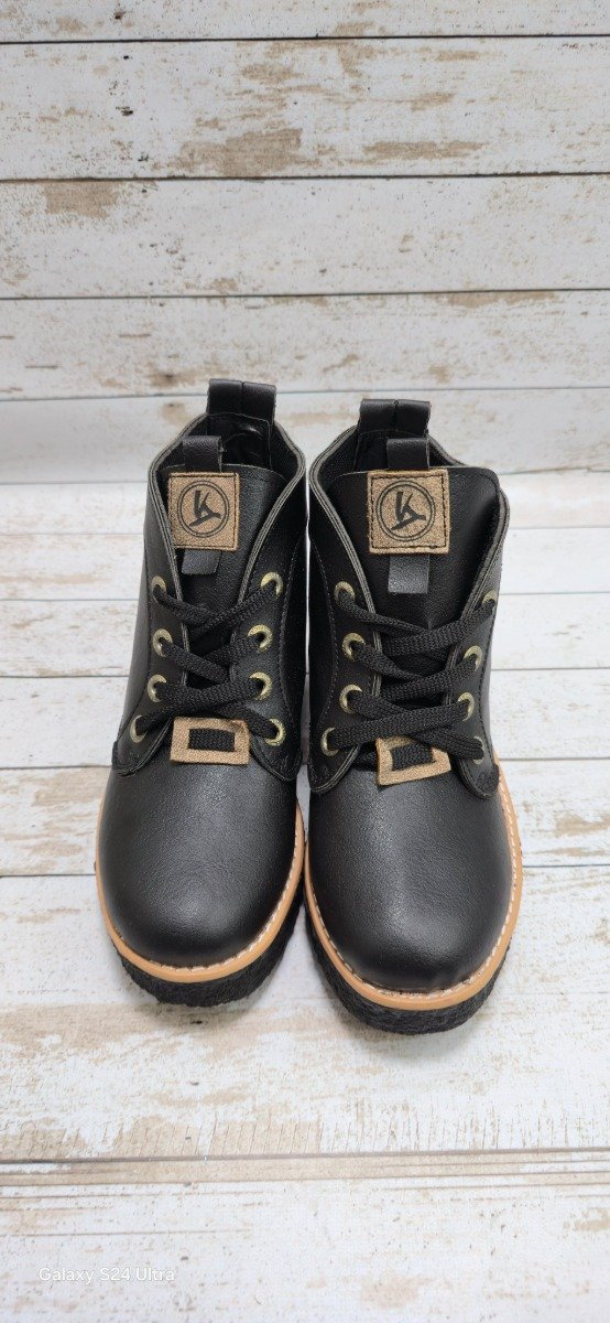 Producto - borcego corto simil cuero negro del 36 al 40 - 1
