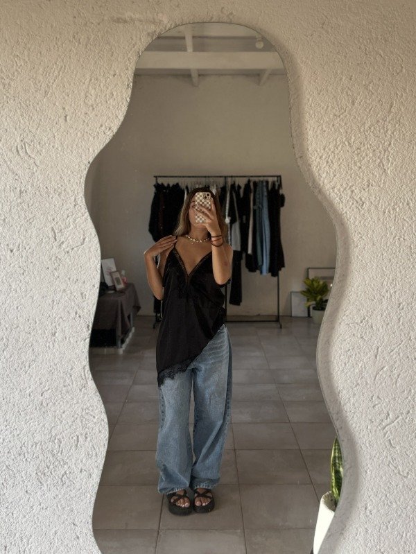 Producto - BLUSA ESCOTE EN V NEGRA