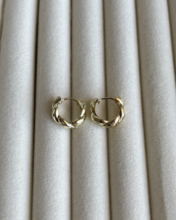 Producto - Argollas mini torzadas de acero dorado 1.5cmd