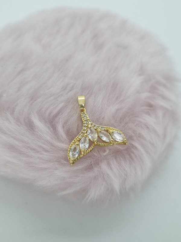 Producto - Dije acero dorado cola sirena strass gemas