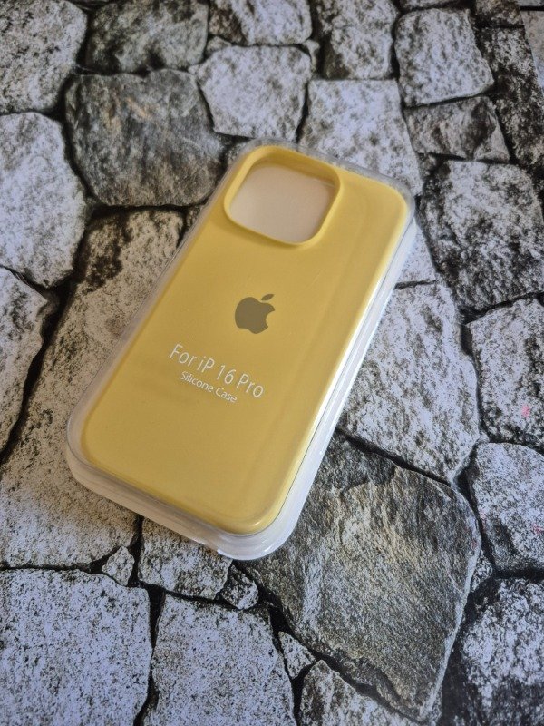 Producto - Funda silicone case logo Iphone 16 Pro amarillo