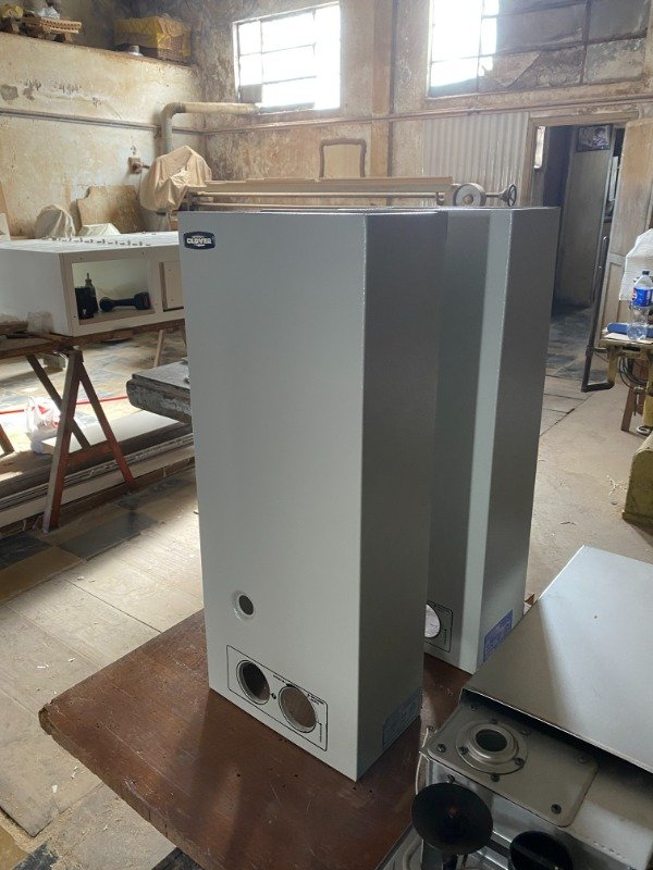 Producto - CALEFACTOR CLOVER TB 2.0 2000KCAL 25x15x61. PRECIO POR CADA UNO #10679