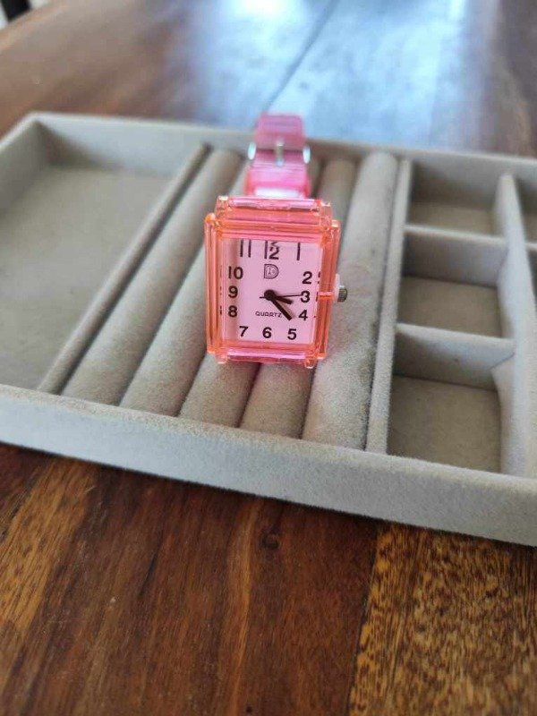 Producto - Reloj malla goma rosa