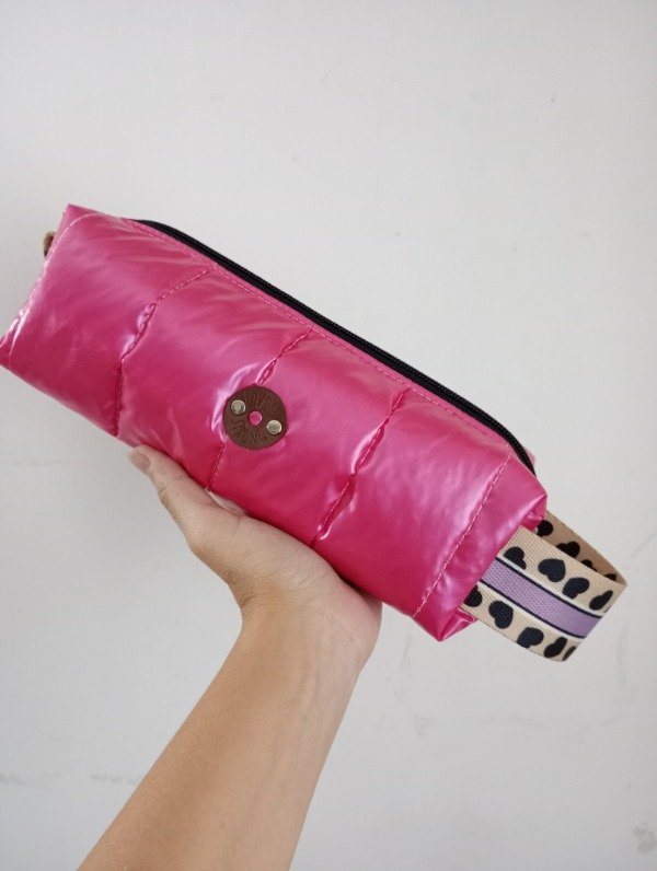 Producto - Cartuchera/neceser pufer fucsia metalizada/corazones STOCK