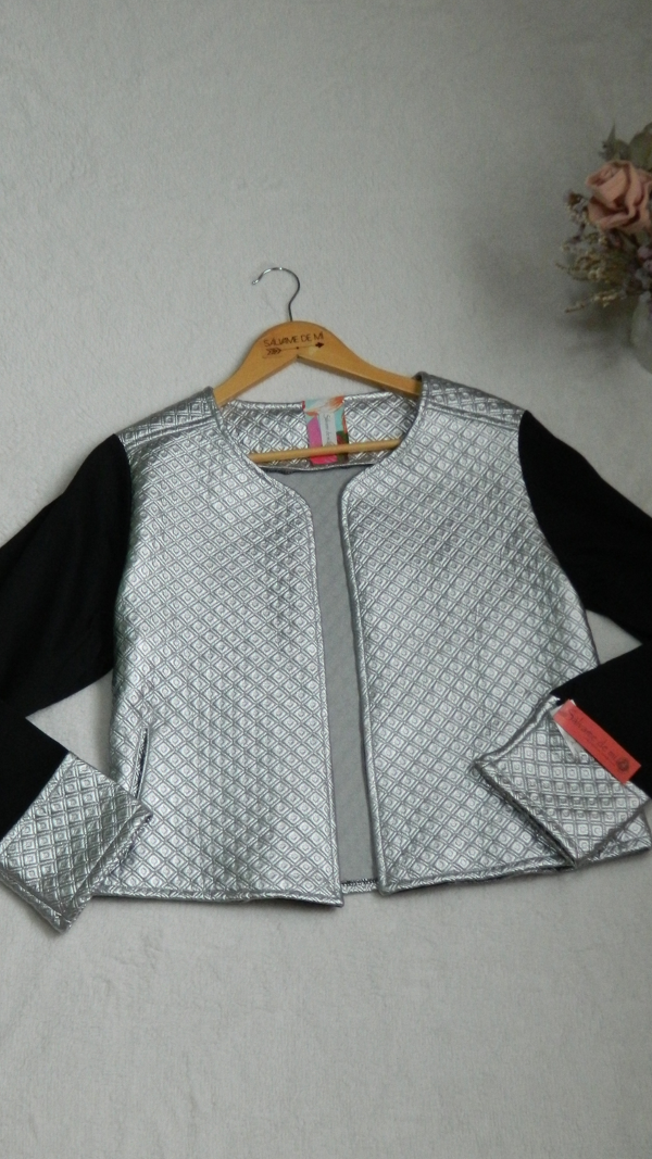 Producto - CHAQUETA MATELASSE PLATEADA - 1