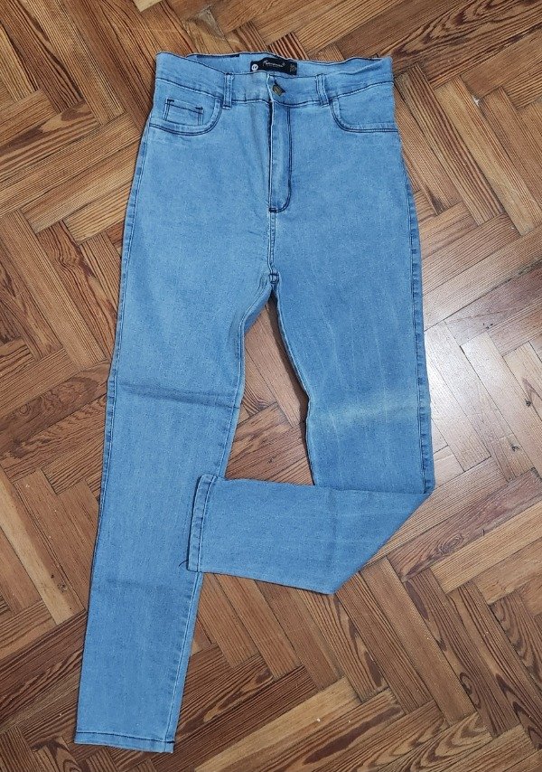 Producto - Jean elastizado celeste. Talle 44. CON FALLA SIN CAMBIO