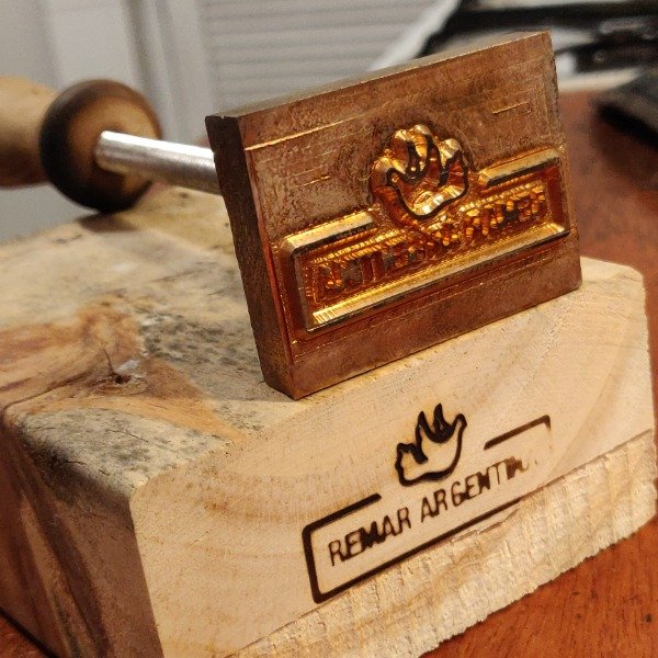 Producto - Sello de Bronce Personalizado 5x2cm - Para Cuero Madera Pan