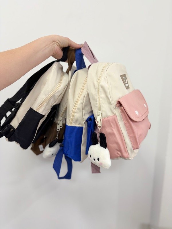 Producto - Mochila chica colores con conejo de llavero - 0
