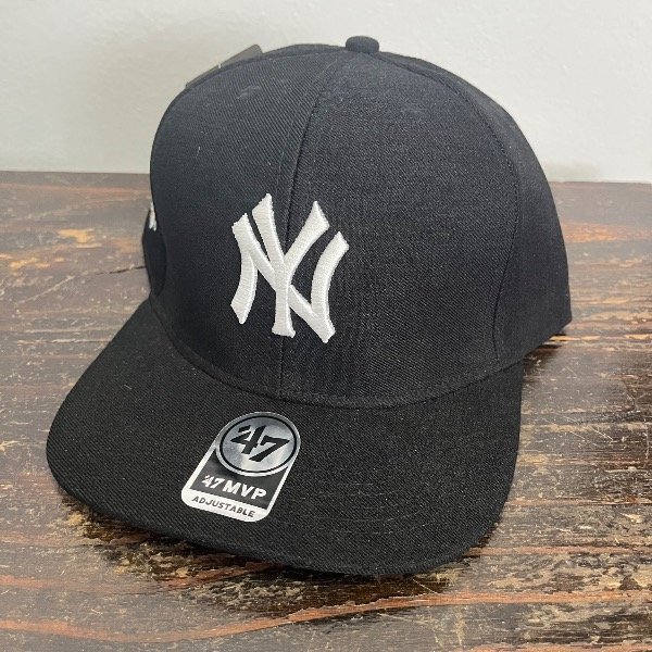 Producto - Cerrada NY negra logo blanco