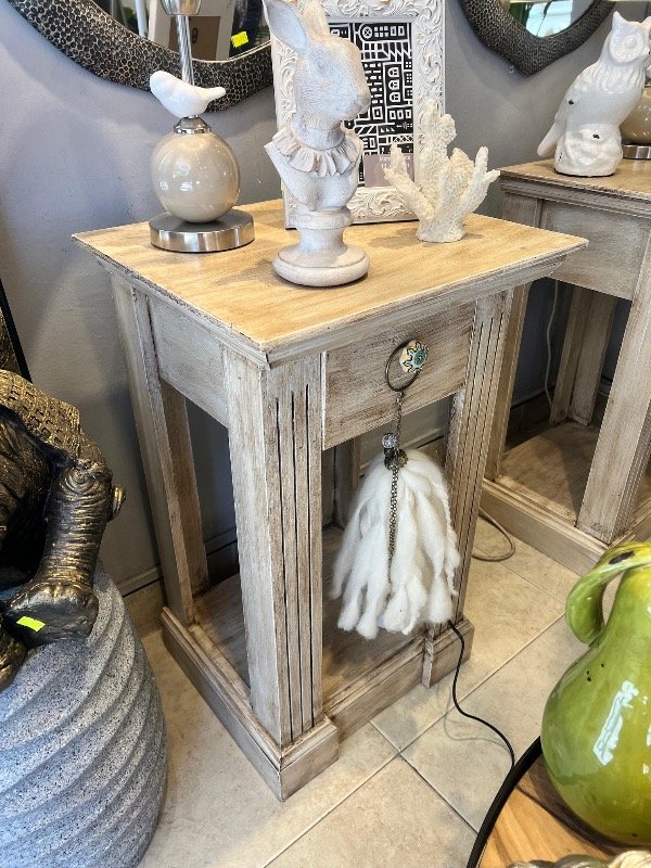 Producto - Mesa de luz beige 72x44x40 cm