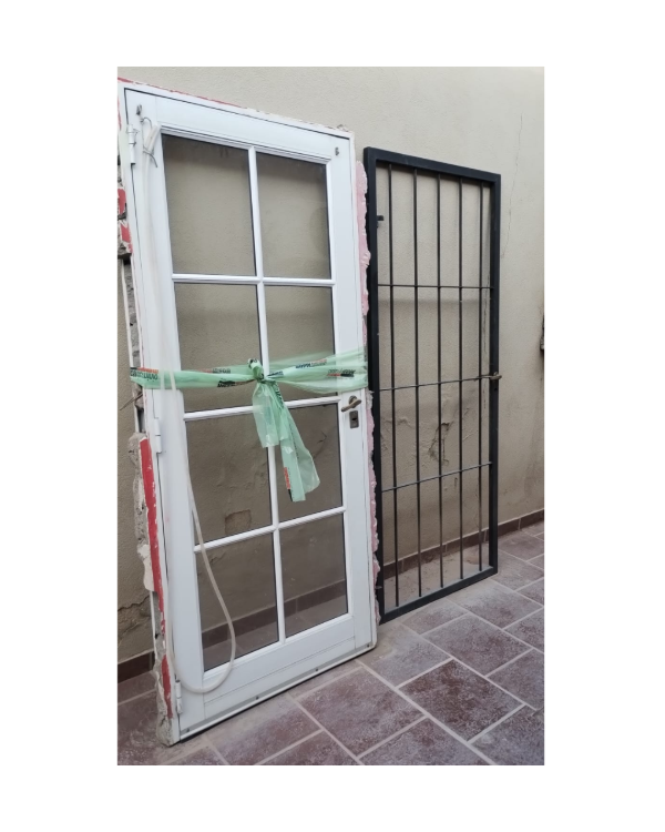 Producto - Puerta de aluminio y reja con llaves / 200x85