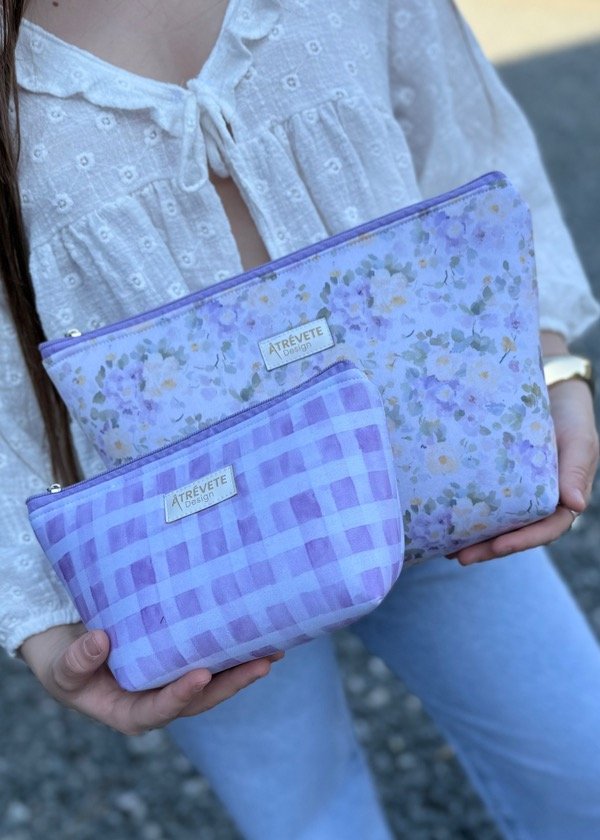 Producto - Set de Neceser XXL y Mini -  Flores y Cuadrille lila