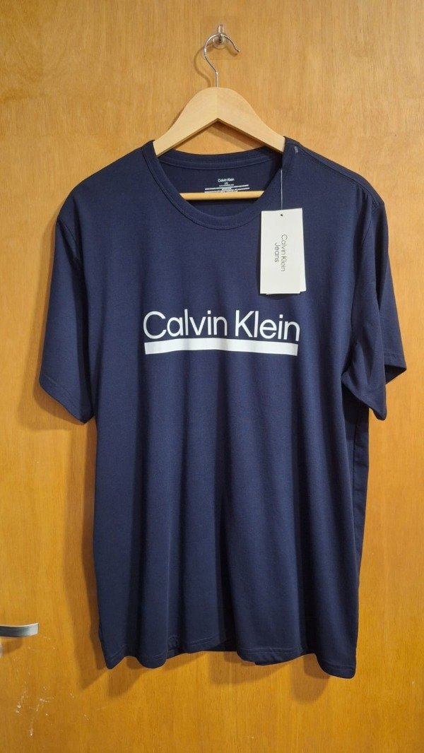 Producto - Remera azul Calvin Klein