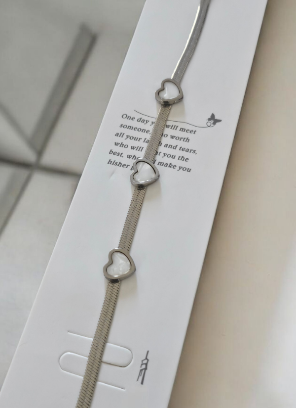 Producto - Pulsera 3 corazones blancos