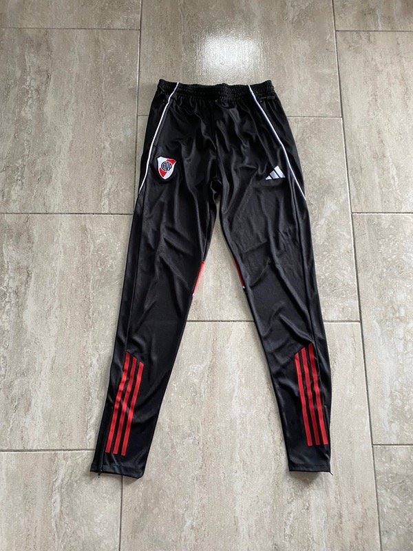 Producto - Pantalón River entrenamiento