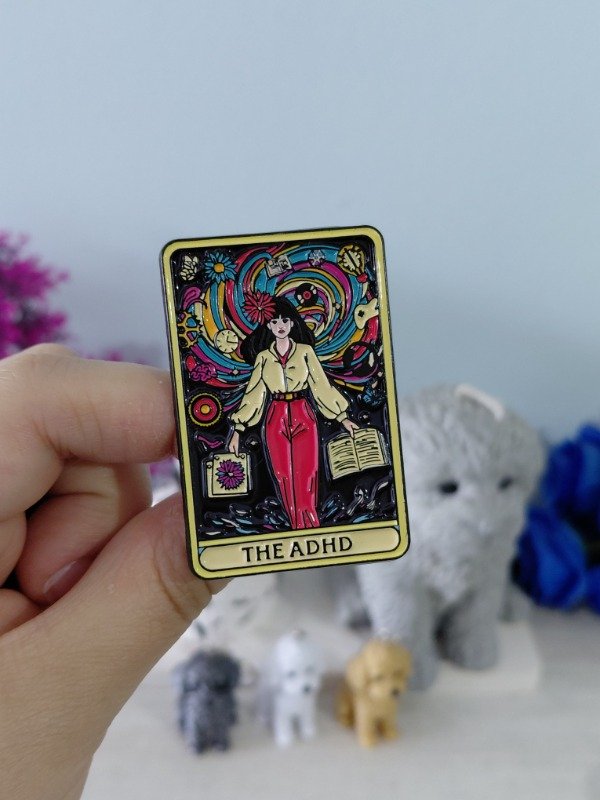 Producto - Pin metalizado - Carta de tarot "The ADHD" #2641