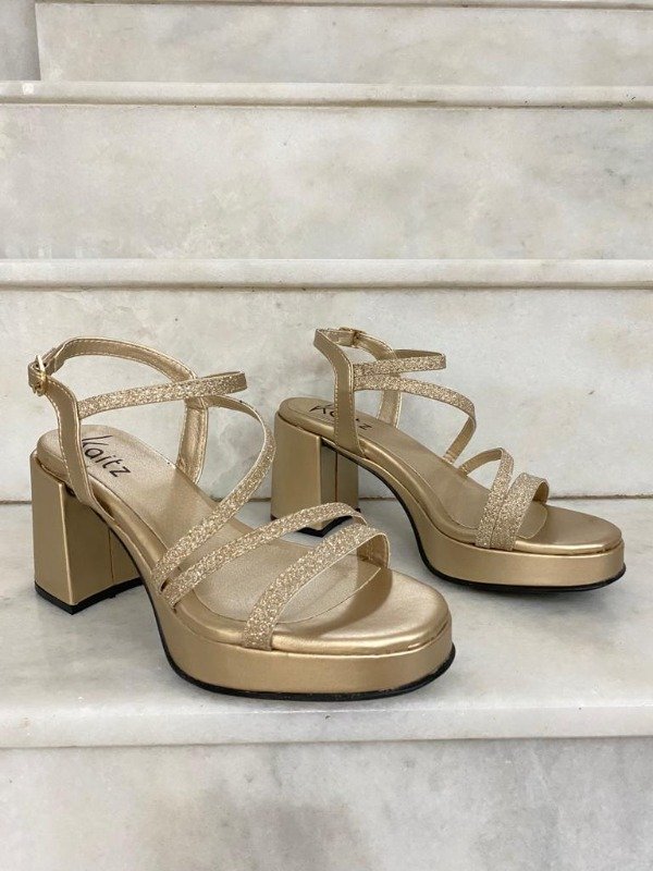 Producto - SANDALIA CON TIRAS PU ORO- ART 70165