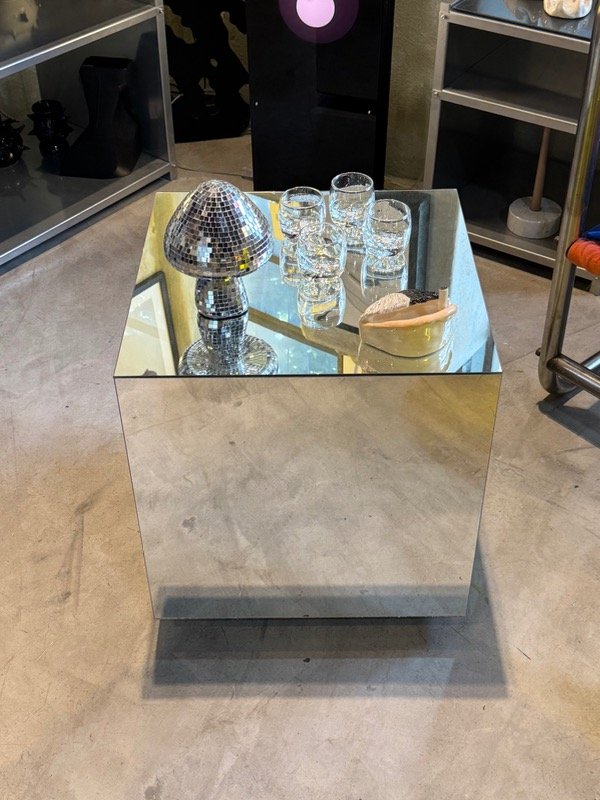 Producto - Cubo de cristal 40x40x40 + ruedas 360