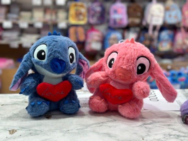 Producto - Peluche stich con corazón 22cm pelo largo