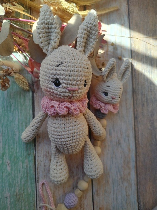 Producto - Kit conejito: portachupetes+ muñeco de apego - 2
