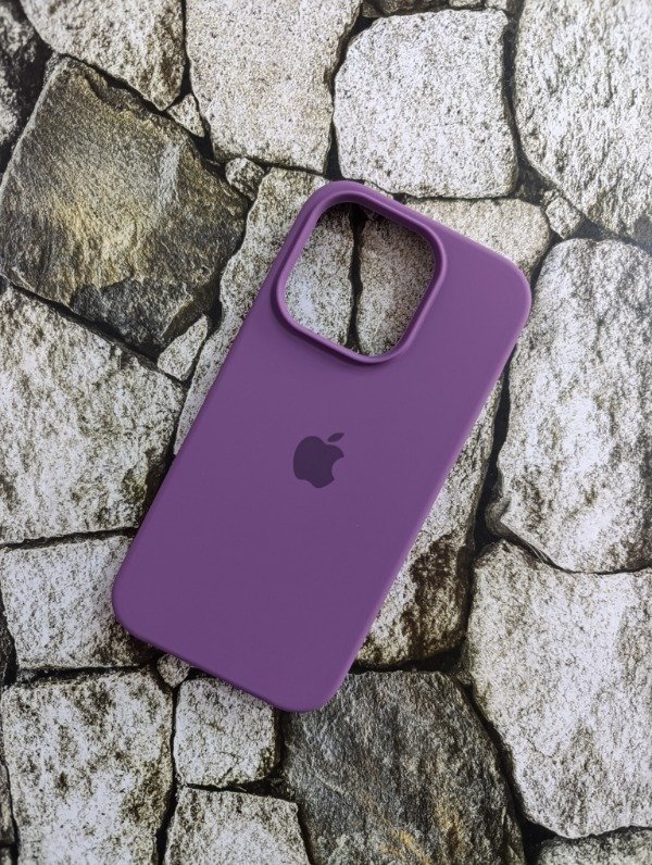 Producto - Funda silicone case logo Iphone 14 Pro violeta