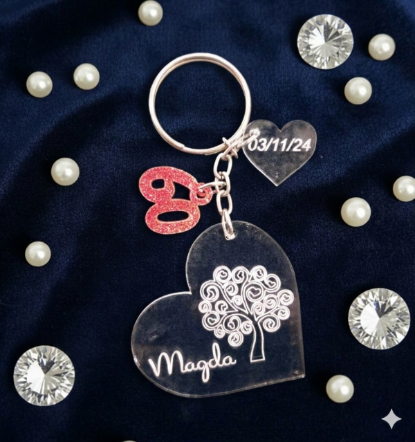 Producto - llavero corazón árbol + numero  x 10 unid.