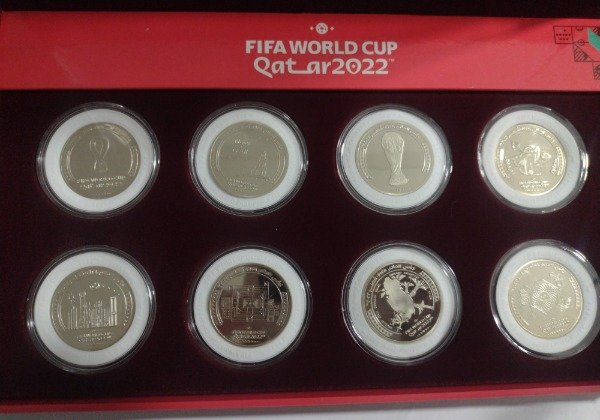 Producto - Qatar estuche con 8 monedas de 1 Riyal Mundial 2022. Licencia oficial FIFA