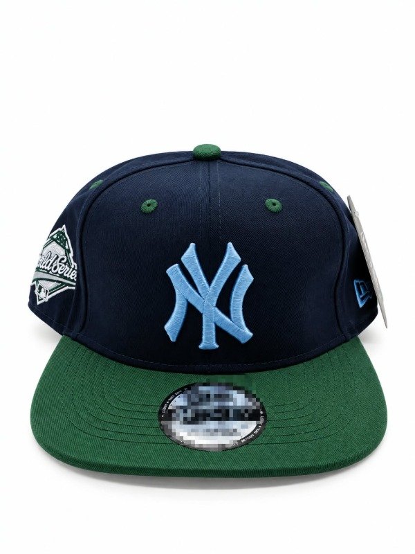 Producto - Gorra plana visera verde copa azul oscuro logo ny celeste