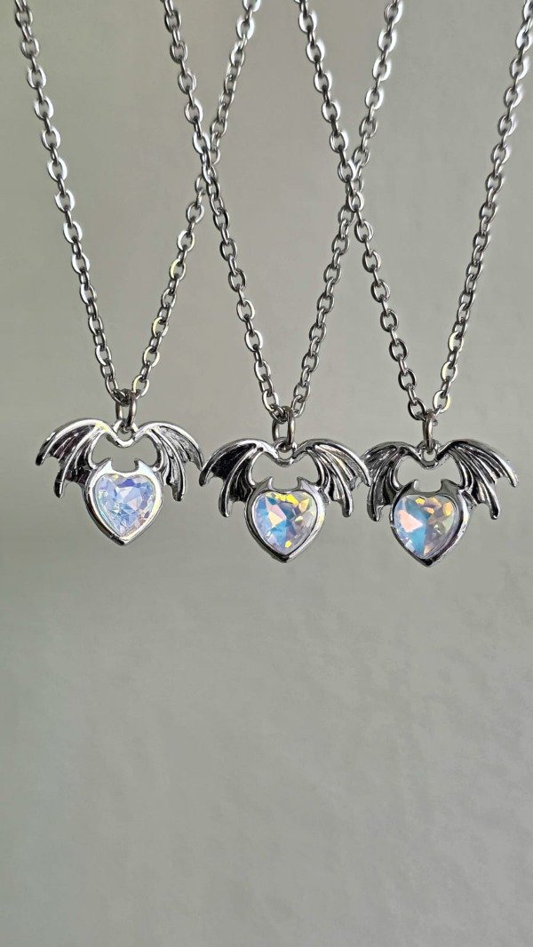 Producto - Collar corazón tornasol con alas
