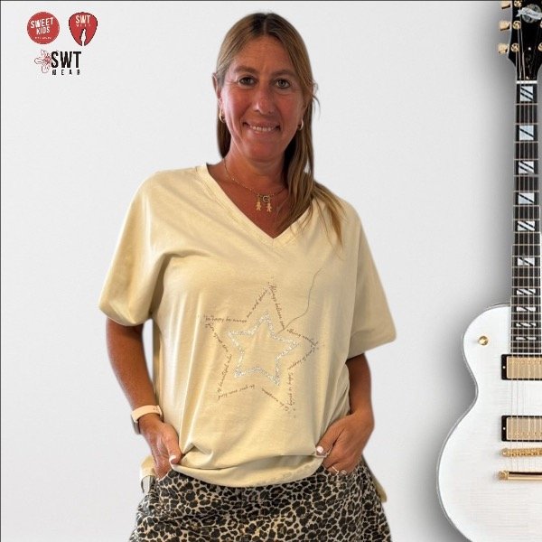 Producto - Remerón ESTRELLA BRILLOS Escote en V Algodón Oversized ANG