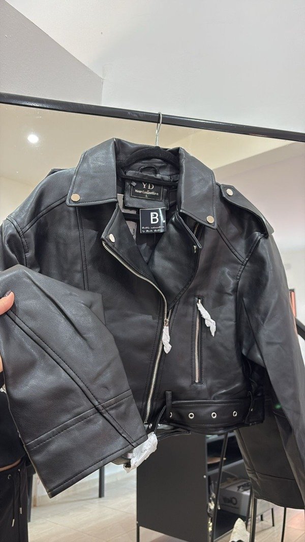 Producto - campera negra ecocuero importada