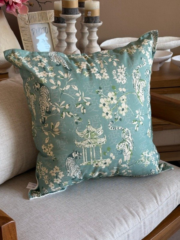Producto - ALMOHADON FLORES Y TIGRES VERDE