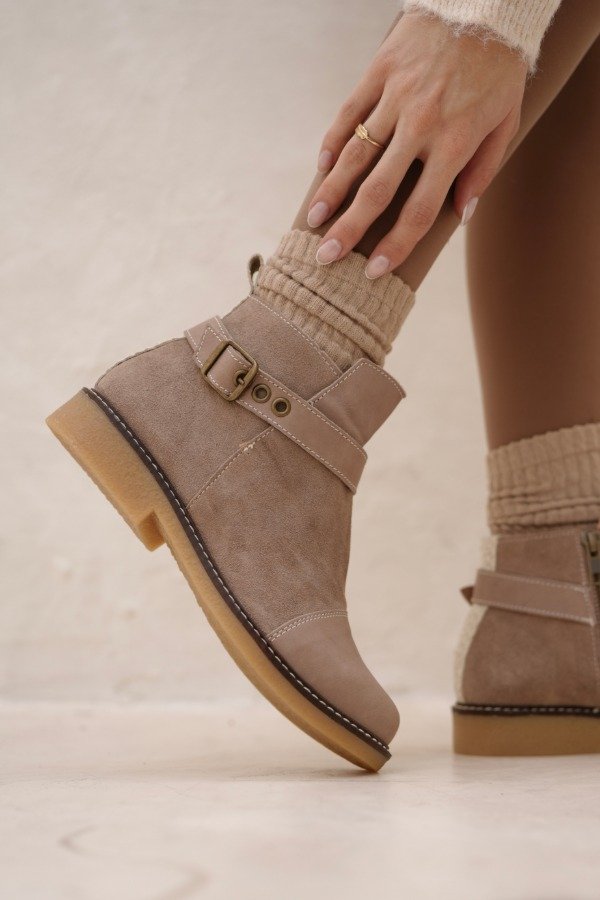 Producto - POLLY CUERO