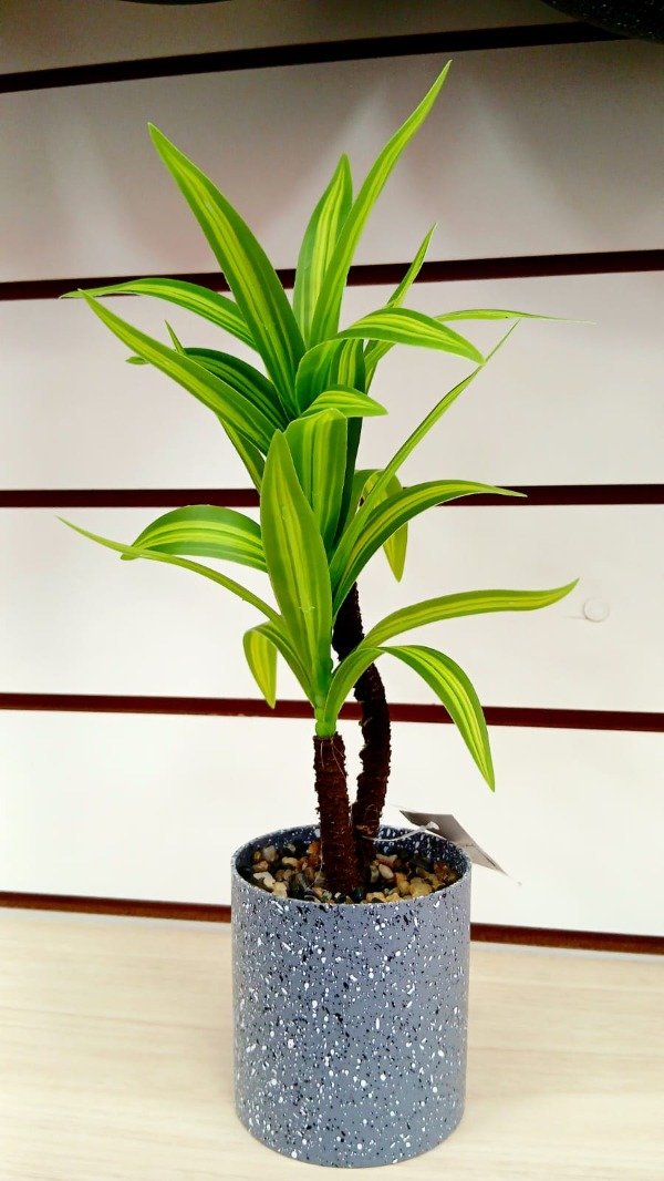 Producto - Adorno planta artificial con maceta granito