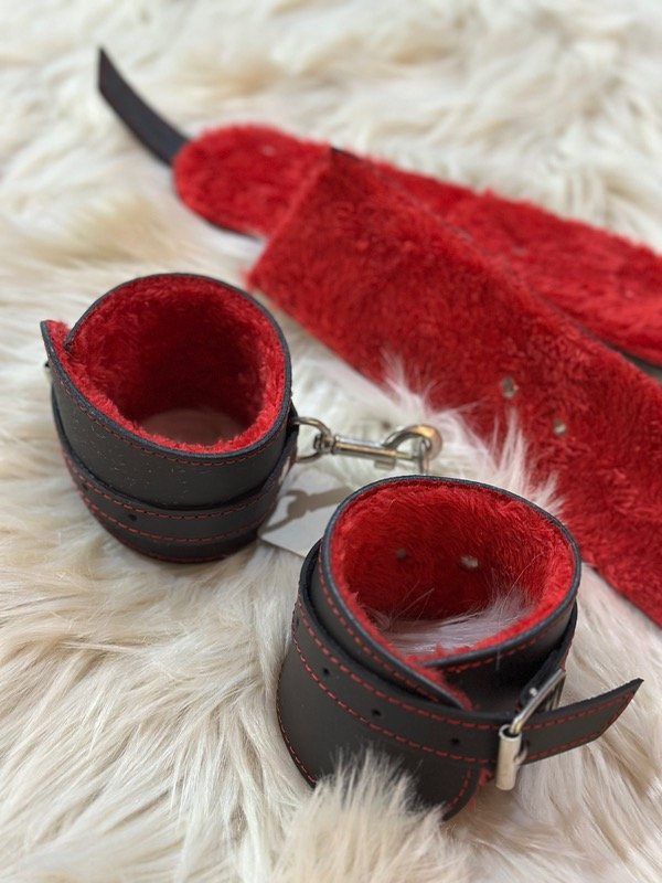 Producto - ESPOSAS CON PELUCHITO ROJO