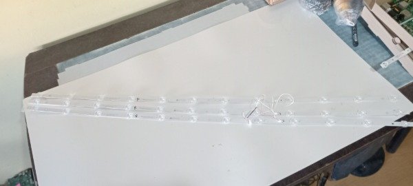 Producto - Juego Kit De Tiras Led X3 Para Tv Admiral Ad58g22