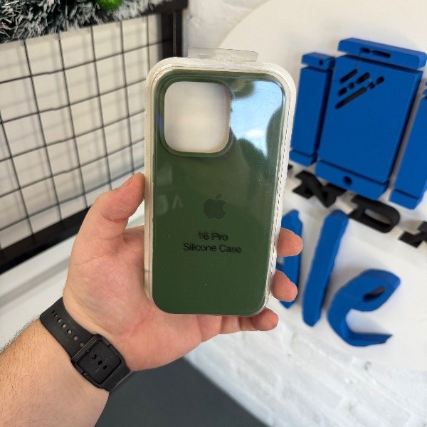 Producto - Silicone Case Verde Militar - iPhone 16 Pro