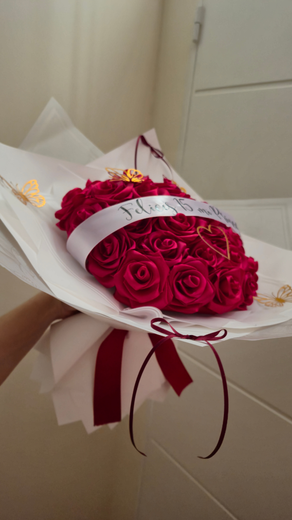 Producto - Ramo AMOR 30 rosas grandes con listón