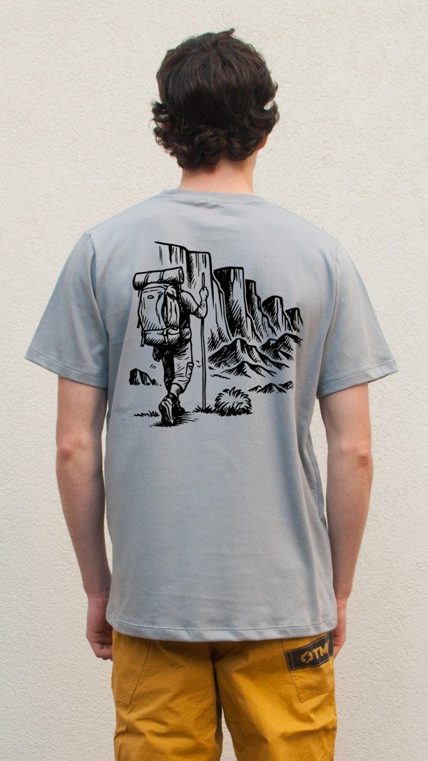 Producto - Remera mochilero escalada