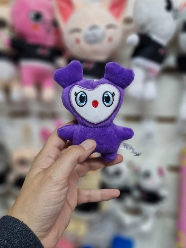 Producto - TWICE - LLAVERO PELUCHE LOVELY SAVELY (SANA'S) VIOLETA