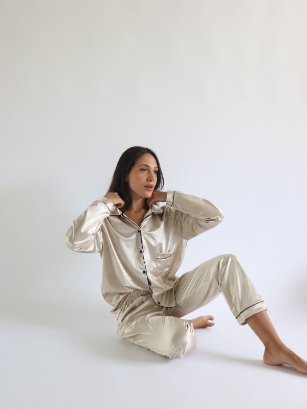 Producto - PIJAMA CAMISERO SATÉN CHAMPAGNE / PRE-SAVE
