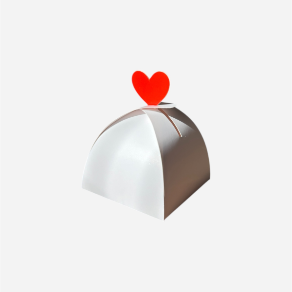 Producto - Cofre blanco cierre corazon rojo 8x8x6cm